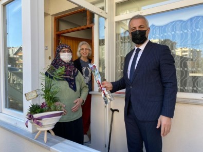 Başkan Babaoğlun'dan Kadınlar Günü Jesti