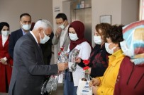 Başkan Güder, Kadınlara Karanfil Dağıttı