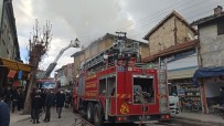 Çorum'da İş Yerinde Yangın, Ekipler Müdahale Ediyor