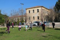 Dünya Cimnastik Şampiyonu'ndan Akhisarlı Kadınlara Sabah Sporu Haberi