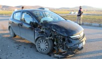 Elazığ'da Otomobil Traktöre Çarptı Açıklaması 4 Yaralı