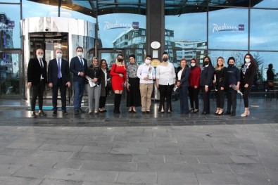 Kadın Sağlık Çalışanları Kadınlar Günü Etkinliğinde Bir Araya Geldi