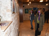 Kuşadası'nda 'Işığın İzindeki Kadınlara' İsimli Sergi Açıldı