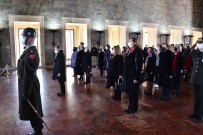 Şule Akar Ve Beraberindeki Heyet, Dünya Kadınlar Günü Dolayısıyla Anıtkabir'i Ziyaret Etti