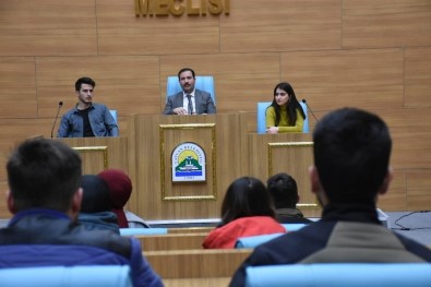 Tatvan Belediyesi Bünyesinde 'Gençlik Meclisi' Kuruldu