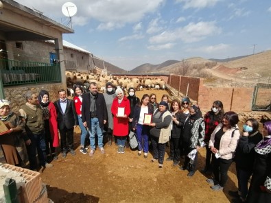 Üreten Kadınlara Çiçek