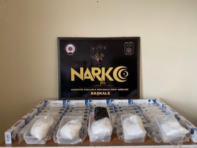 Başkale'de Uyuşturucu Madde Ve Kaçak Sigara Ele Geçirildi