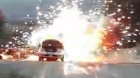 Elazığ'da Otomobil Alev Alev Yandı, Patlama Sesleri Korkuttu