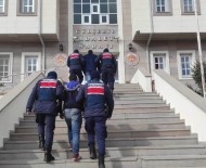 Gülşehir'de Hırsızlık Suçundan Hapis Cezası İle Aranan 2 Kişi Yakalandı