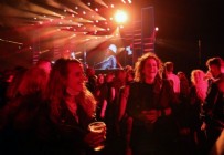 HOLLANDA - Hollanda’da gece kulübünde bin 300 kişiyle korona deneyi