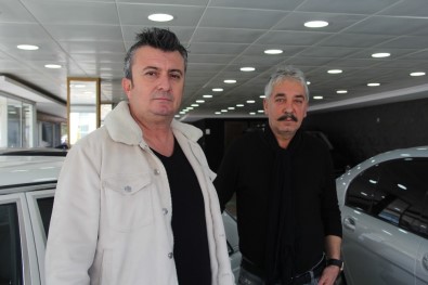 İzmir'de Akıl Almaz Olay Açıklaması Galericinin 1.6 Milyon TL Dolandırıldığı İddiası