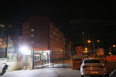 İzmir İl Göç İdaresi Müdürlüğü Göçmen Geri Merkezi'nde Yangın Paniği