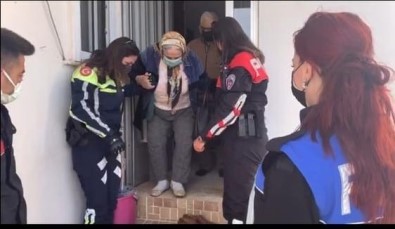Polisler Yaşlı Çifti Aşıya Götürdü, Gönülleri Fethetti