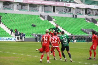 2. Lig Açıklaması Sakaryaspor Açıklaması 0 - Pendikspor Açıklaması 0