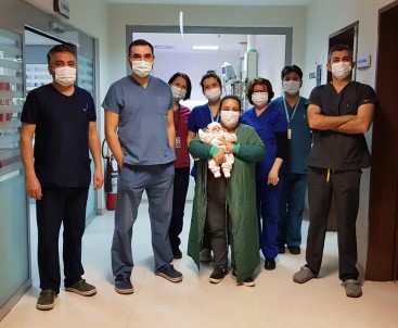 Bir Kilo Olarak Dünyaya Geldi, Sağlığına Kavuştu, Taburcu Oldu