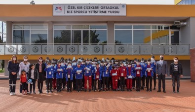 'Kır Çiçekleri' Projesindeki Öğrencilere Suyun Önemi Anlatıldı