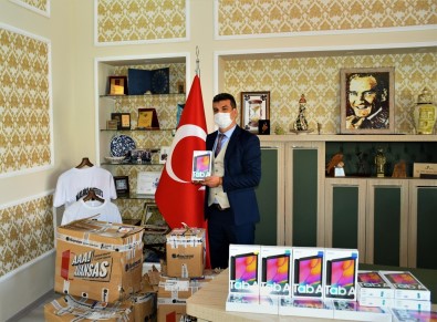 Milas'ta 100 Öğrenci Daha Tablete Kavuştu