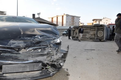 Yüksekova'da Trafik Kazası Açıklaması 1 Yaralı