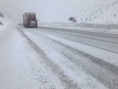 Antalya-Konya Karayolunda Kar Sebebiyle Felç Olan Trafik Normale Döndü