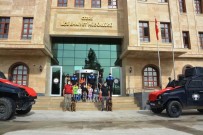 Cizre'de Minik Öğrenciler Emniyet Müdürlüğünü Gezdi