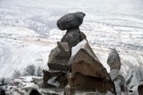 Kapadokya'da Nisan Ayında Peribacaları Beyaza Büründü Haberi