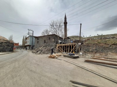 Tarihi Laçin Bey Cami Tadilat Alındı