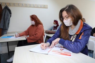 Yabancı Vatandaşlar Türkçeyi ATASEM'de Öğreniyor