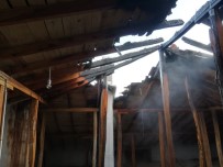 Afyonkarahisar'da Çatı Yangını Korkuttu