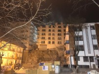 Ankara'da Açelya Apartmanının Çatısı Çöktü, Yıkım Çalışmaları Sabaha Kaldı Haberi