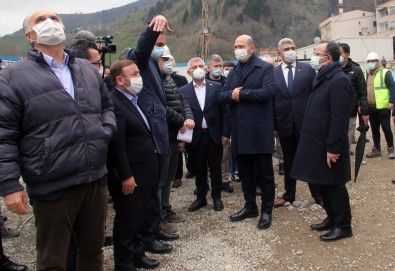 Bakan Soylu Giresun'un Dereli İlçesinde Yapımı Süren Afet Konutlarında İncelemelerde Bulundu