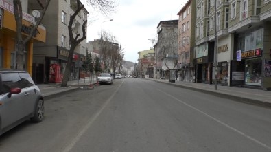 Kars'ta Caddeler Boş Kaldı