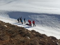 Kayak Yaparken Bacağı Kırılan Doktor 6 Saatte Kurtarıldı Haberi