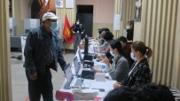 Kırgızistan'da Halk Anayasa Değişikliği Referandumu İçin Sandık Başında