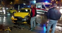 (ÖZEL) Ümraniye'de Minibüs İle Ticari Taksi Çarpıştı Açıklaması 1 Yaralı