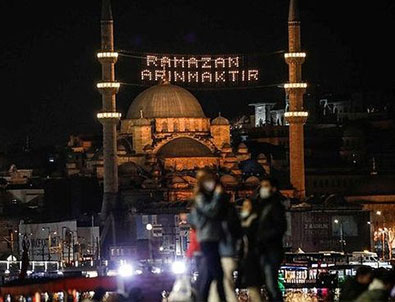 Camilerde mahyalar yakıldı!