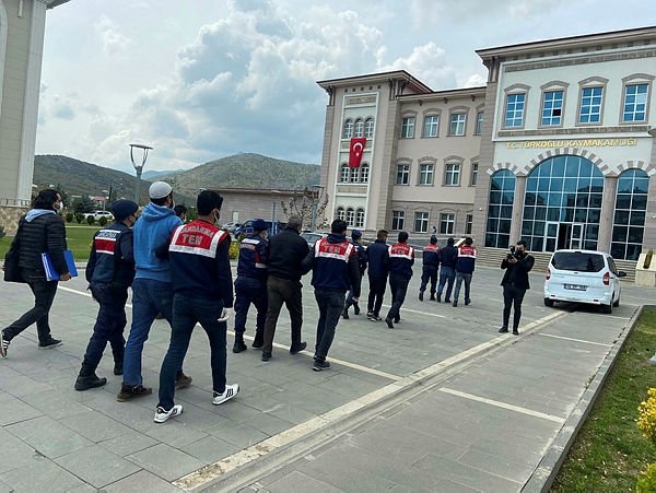 DEAŞ'ın bombacısı ile sözde emiri yakalandı!