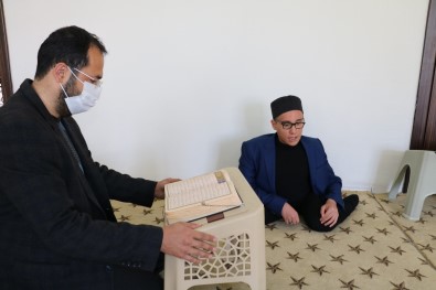 Engelleri Aşarak Hafız Oldu