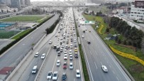 İstanbul'da İlk Sahur Öncesi Yaşanan Trafik Yoğunluğu Havadan Görüntülendi Haberi