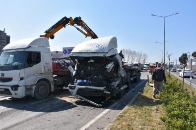 İzmir'de İki Tır Çarpıştı Açıklaması 1 Ölü