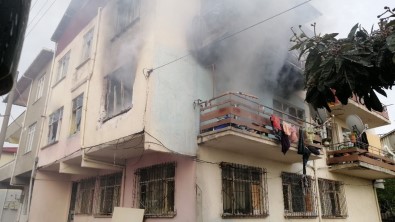 Kocaeli'de Evde Çıkan Yangında 1 Kişi Hayatını Kaybetti