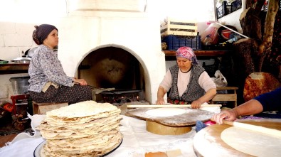 Sarıgöl'de,Ramazanlık Yufka Yapımı