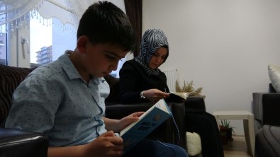 'Yarenler Okuyor' Projesi Sayesinde Aileler Kitap Okuyor