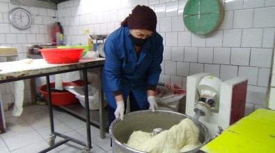 Annesinden Öğrendiği Ekmeği Tüm Türkiye'ye Gönderiyor