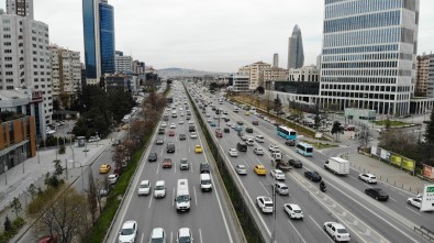 İstanbul'da İlk İftar Öncesi Trafik Yoğunluğu Başladı