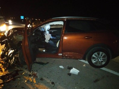 Karşı Şeride Geçen Otomobil Tıra Çarptı Açıklaması 1 Yaralı