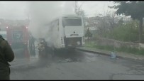 Ümraniye'de Park Halindeki Otobüs Alevlere Teslim Oldu