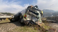 Adana'da Yük Treni Raydan Çıktı
