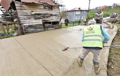 Altınordu'da Beton Yol Çalışmaları Sürüyor