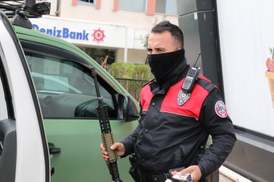 Antalya'da Uzun Namlulu Silahla Filme Çekmek İsteyen Gençler Onlarca Polisi Peşine Taktı