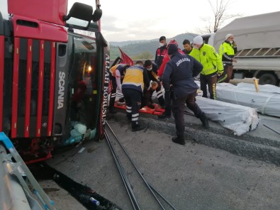 Balıkesir'de Tır Yan Yattı Açıklaması 1 Yaralı